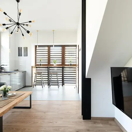 Neo Unique & Bright Apartments, Free Parking, 15min Old Town & Kazimierz - By Homelike Cracóvia