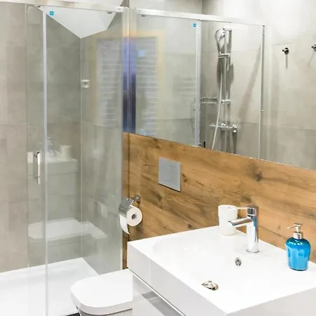 Neo Unique & Bright Apartments, Free Parking, 15min Old Town & Kazimierz - By Homelike Cracóvia