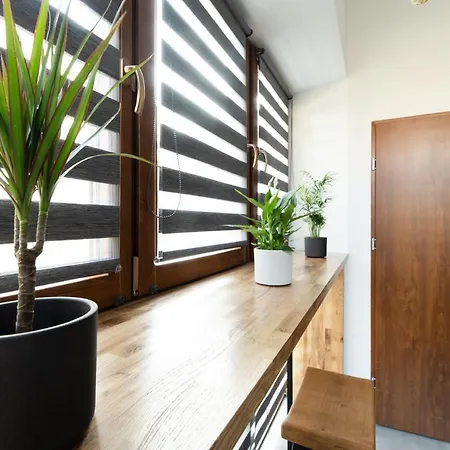 Neo Unique & Bright Apartments, Free Parking, 15min Old Town & Kazimierz - By Homelike クラクフ