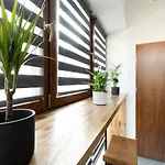 Neo Unique & Bright Apartments, Free Parking, 15min Old Town & Kazimierz - By Homelike Cracóvia