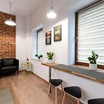 Apartamento Neo Unique & Bright Apartments, Free Parking, 15min Old Town & Kazimierz - By Homelike *