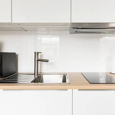 Apartamento Neo Unique & Bright Apartments, Free Parking, 15min Old Town & Kazimierz - By Homelike Cracóvia